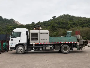 Cab view of the 2020 Zoomlion ZLJ5140THBJE unidad 10 used truck-mounted concrete line pump.
