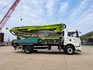 Chassis view of the 2022 Zoomlion ZLJ5231THBJF unidad 9 used concrete boom pump truck.