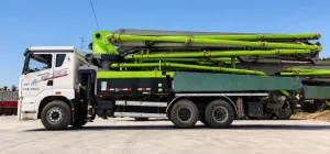 Concrete pumping system of the 2022 Zoomlion ZLJ53510THBJF unidad 10 used concrete boom pump truck.