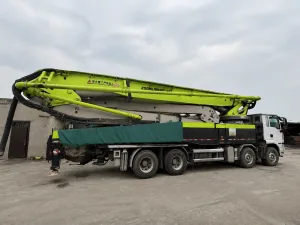 Cab view of the 2020 Zoomlion ZLJ5440THBKF unidad 56 used concrete boom pump truck.