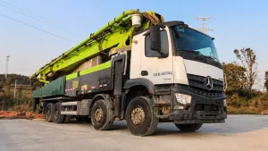 Front view of the 2021 Zoomlion ZLJ5442THBBE unidad 21 used concrete boom pump truck.