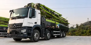 Chassis view of the 2021 Zoomlion ZLJ5442THBBE unidad 21 used concrete boom pump truck.
