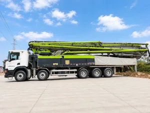 Chassis view of the 2020 Zoomlion ZLJ5541THBSE unidad 6 used concrete boom pump truck.