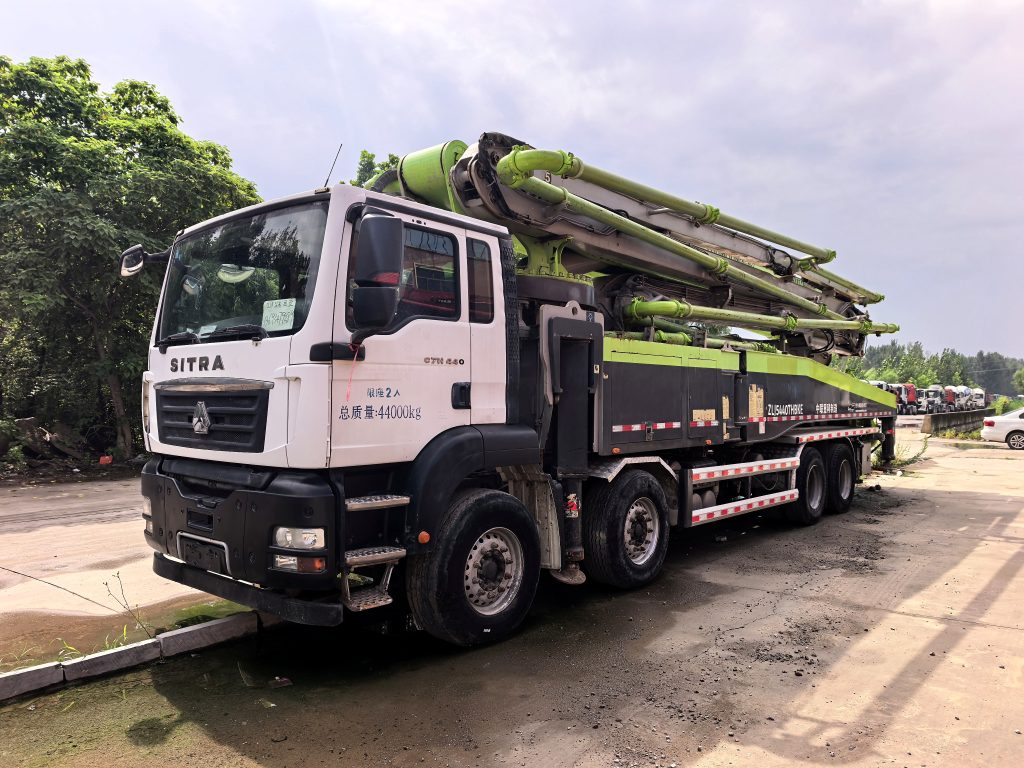 2021 Zoomlion 56m camion pompe à béton à flèche ZLJ5440THBKE – SINOTRUK châssis