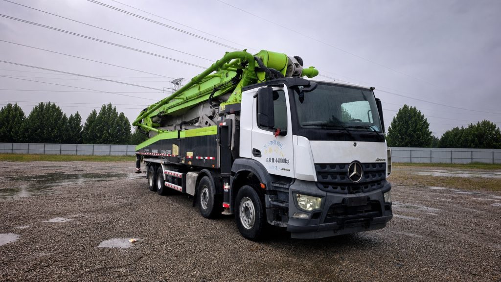 2020 Zoomlion 56m شاحنة مضخة خرسانة بذراع ZLJ5441THBBE – Mercedes-Benz شاسيه